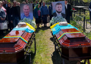 «Доченька, мы там, откуда невозможно позвонить». История двух украинских солдат, погибших под Киевом. Репортаж NM
