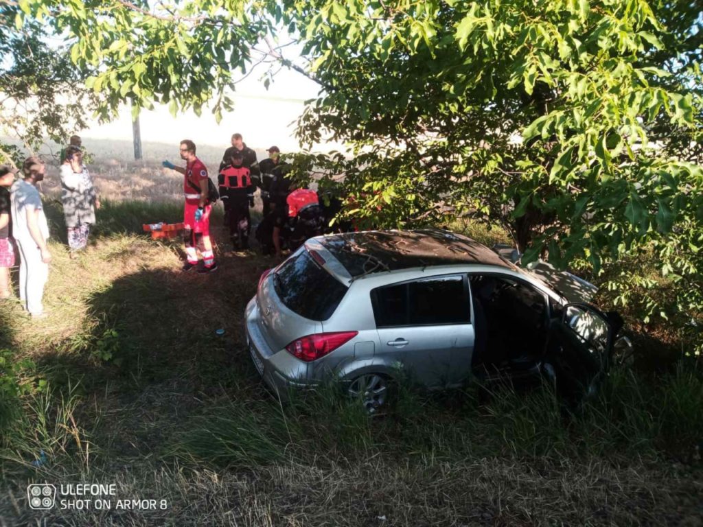 FOTO Cinci cetățeni ai Ucrainei, implicați într-un accident rutier la Fălești. O femeie a murit