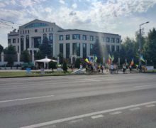 (ВИДЕО) Пять месяцев войны в Украине. В Кишиневе прошел протест перед российским посольством