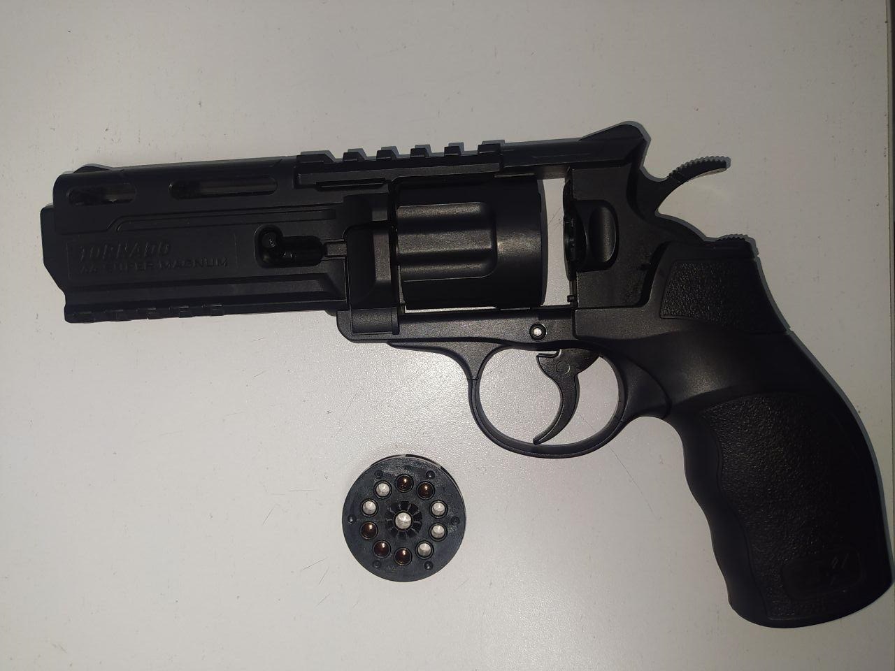 В аэропорту Кишинева в багаже иностранца нашли пневматический пистолет