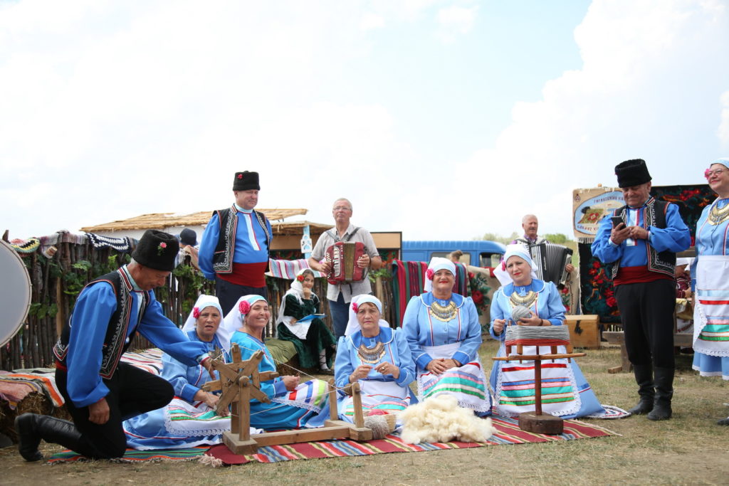 (ФОТО) Как в Гагаузии прошел фестиваль ковра «Gagauz kilimneri»