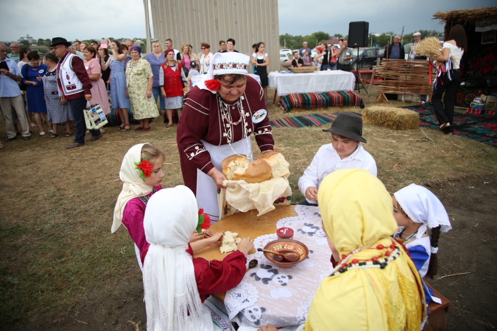 (ФОТО) Как в Гагаузии прошел фестиваль ковра «Gagauz kilimneri»