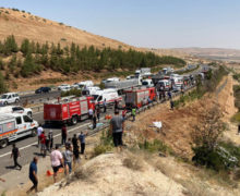(ВИДЕО) На юге Турции столкнулись автобус, машина скорой помощи, пожарная машина и автомобиль с журналистами