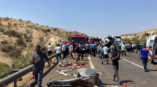 FOTO Accident grav în Turcia: Cel puțin 16 persoane au murit, inclusiv jurnaliști și salvatori