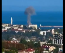 (ВИДЕО) В Севастополе беспилотник упал на крышу штаба Черноморского флота