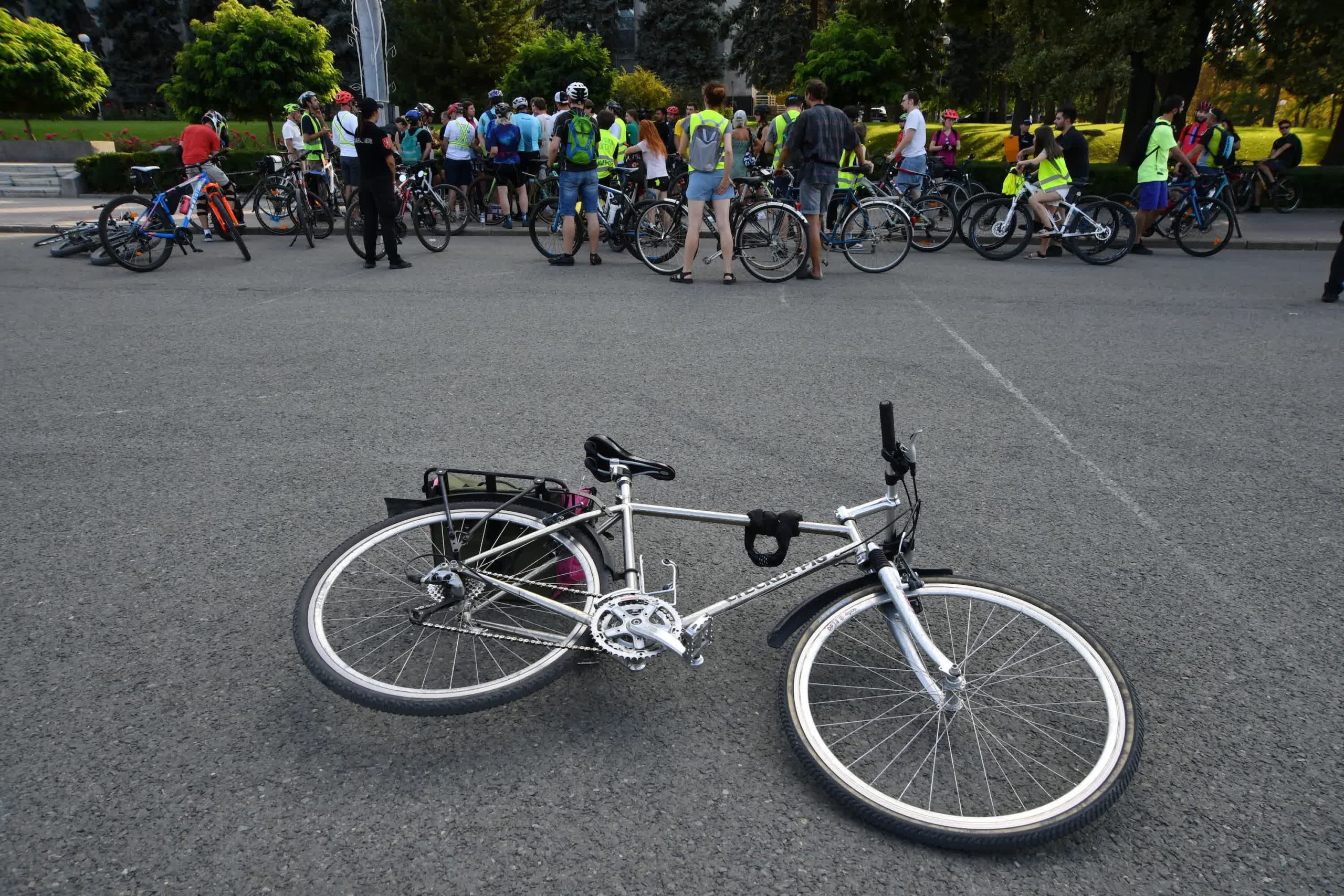 Как велосипедисты «умерли» на 15 минут ради безопасности на дорогах. Фоторепортаж NM