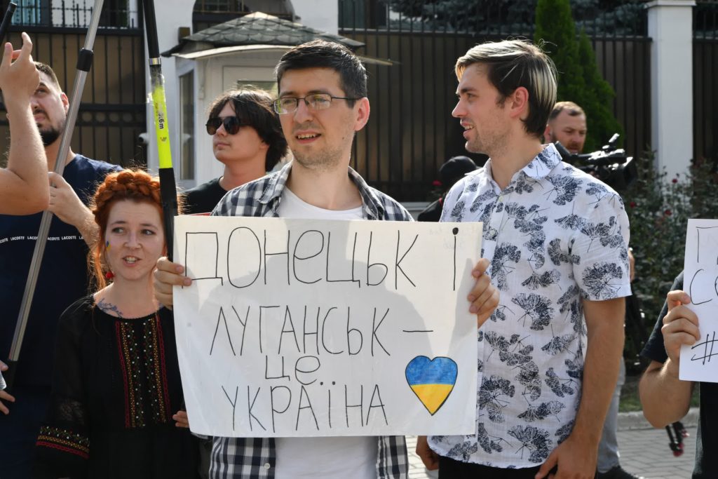 (ФОТОРЕПОРТАЖ) Как в Кишиневе прошел протест против войны в Украине