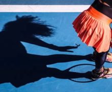Снимок теннисистки Наоми Осаки с бабочкой признали лучшей спортивной фотографией года