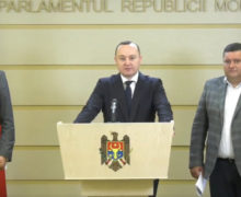 Коммунисты, социалисты и партия «Шор» бойкотируют заседание парламента