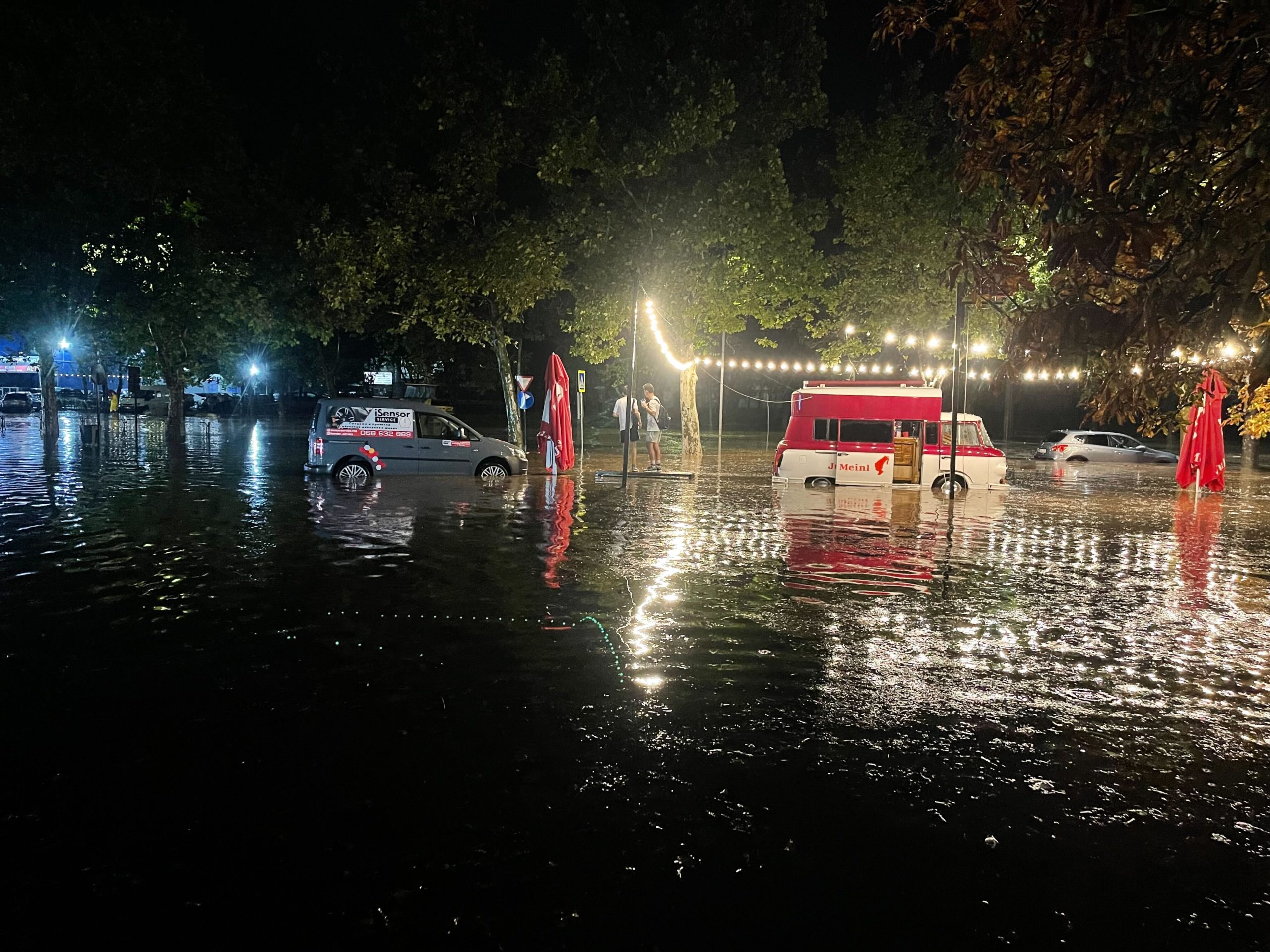 (ВИДЕО) На Кишинев обрушился мощный ливень. Улицы затопило, Чебан призвал оставаться дома