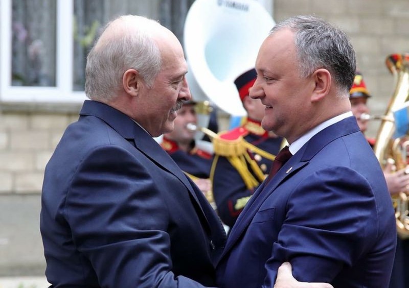 Владимир Путин поздравил Лукашенко с днём рождения