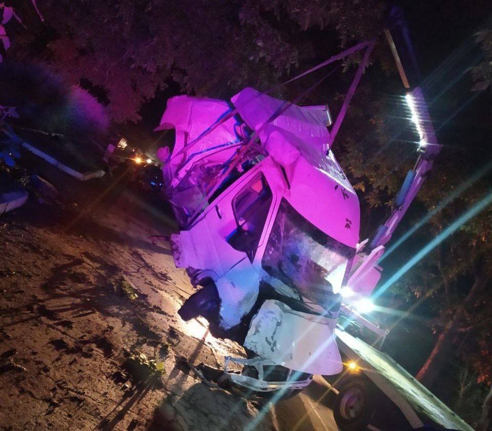 FOTO Accident în raionul Strășeni. Un tânăr de 30 de ani a plătit cu viața pentru viteza excesivă