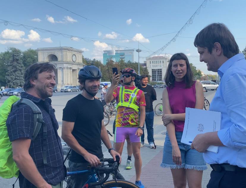 FOTO Bicicliștii au protestat în fața Guvernului. Care sunt nemulțumirile și ce le-a spus Andrei Spînu