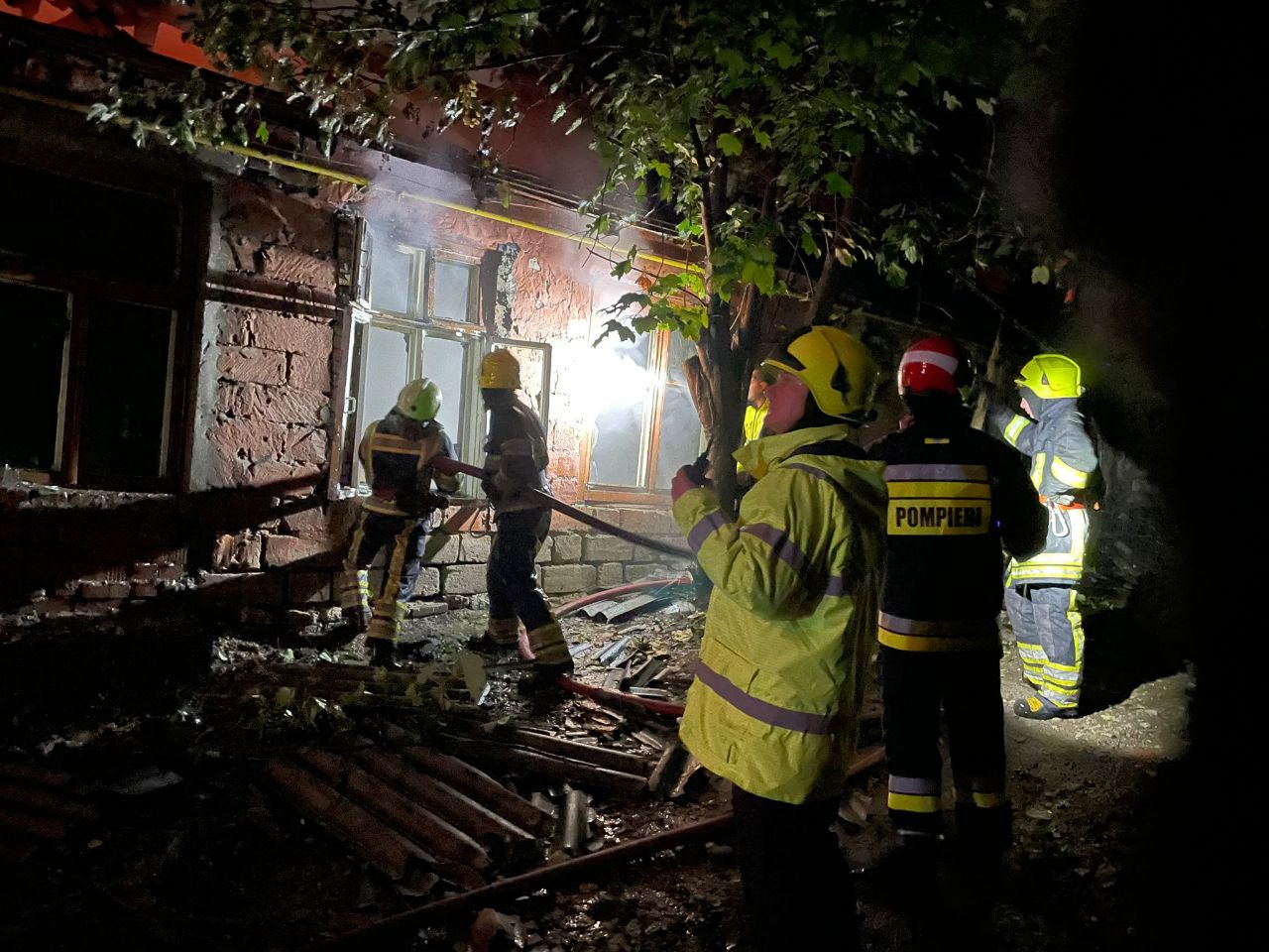 (ФОТО) В центре Кишинева горело здание Ассоциации незрячих. Что рассказали в службе спасателей