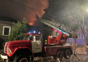 (ФОТО) В центре Кишинева горело здание Ассоциации незрячих. Что рассказали в службе спасателей