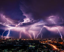 Meteorologii avertizează: Ne așteaptă ploi cu descărcări electrice și vijelie