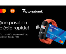 XIAOMI PAY VINE ÎN MOLDOVA: Victoriabank și Mastercard lansează plățile contactless cu brățări fitness