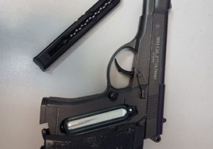 В Кишиневском аэропорту у иностранки нашли в багаже пневматический пистолет