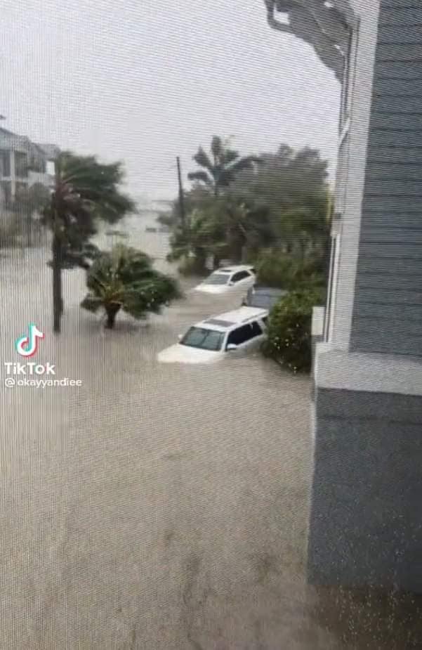 FOTO/VIDEO Florida, lovită de un uragan cu rafale de 185 de km/oră: în unele locuri apa a ajuns la streșinile caselor