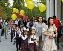 Как в школах Молдовы прошел День знаний. Фоторепортаж NM