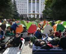Когда уберут палатки у здания парламента? Отвечает организатор протеста Цуркану