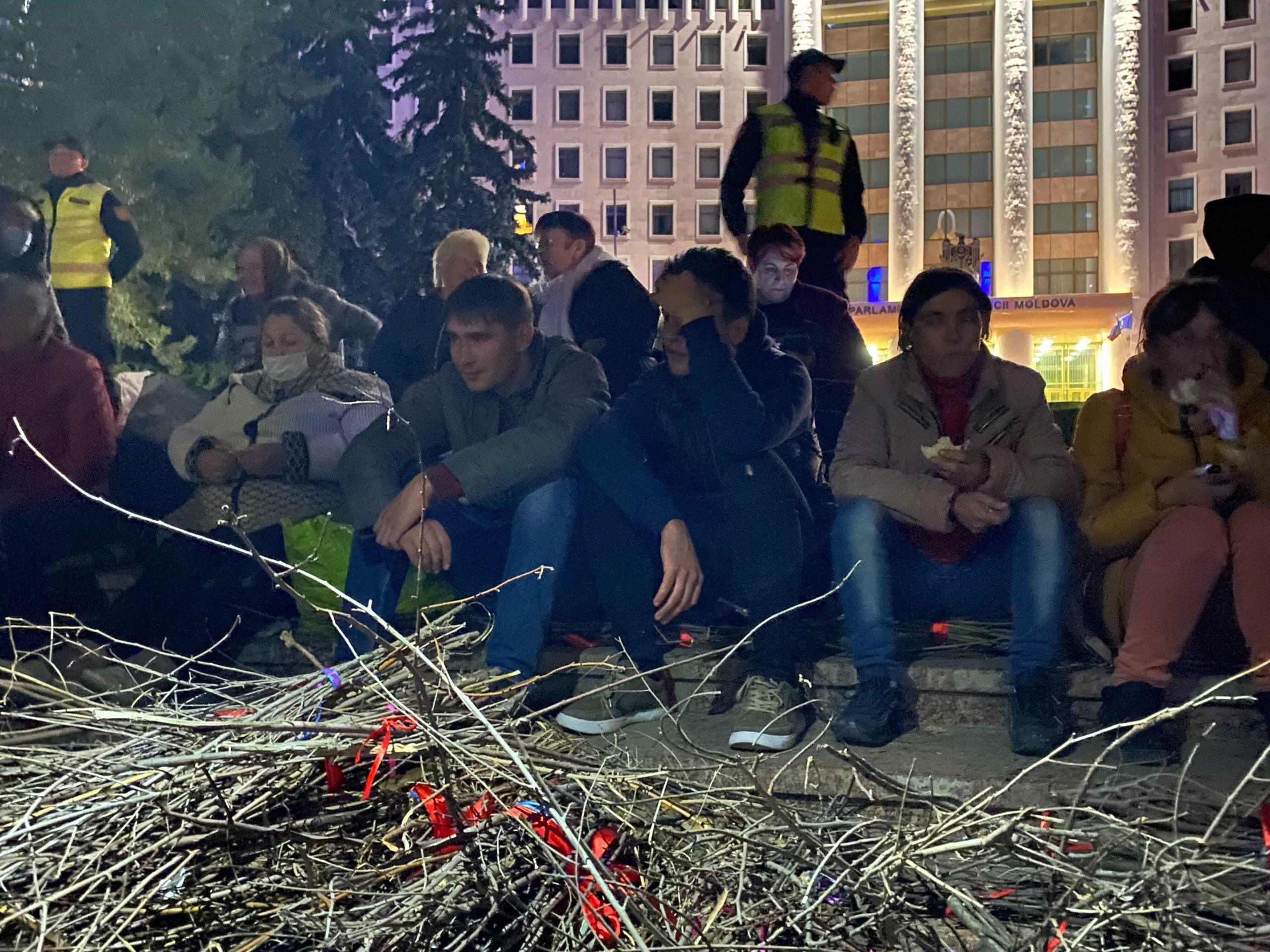(ФОТО) Как проходит ночной протест сторонников «Шор»