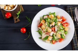 Salata Caesar – clasică peste tot, dar atât de diferită