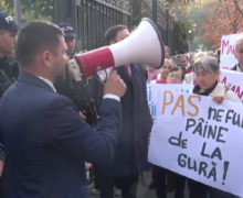 VIDEO Simpatizanții lui Șor protestează la Președinție în timp ce Maia Sandu susține un briefing alături de Johannes Hahn