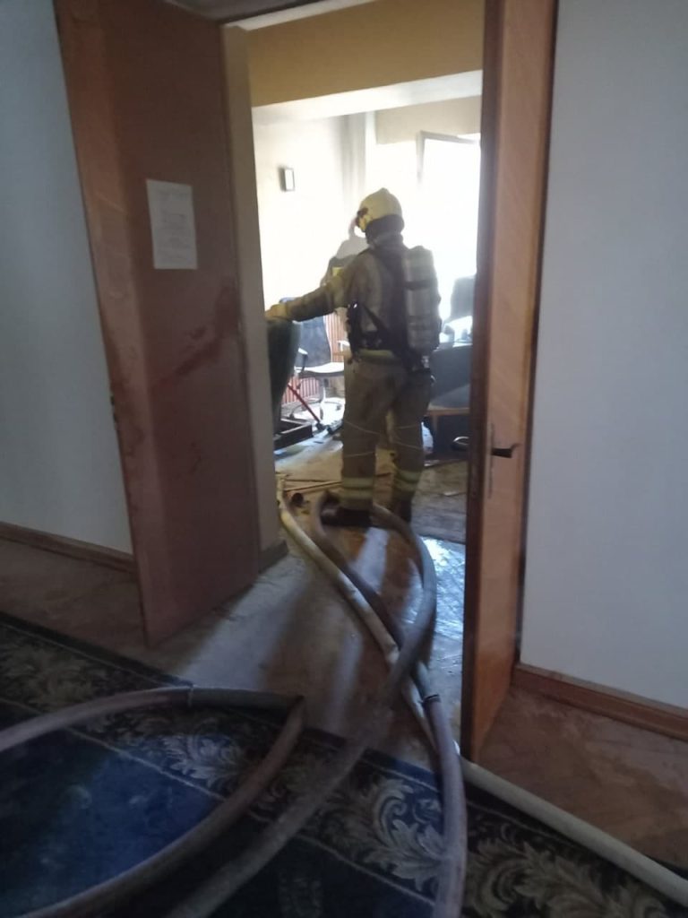 FOTO Incendiu la Guvern. Cinci echipe de pompieri au luptat cu flăcările