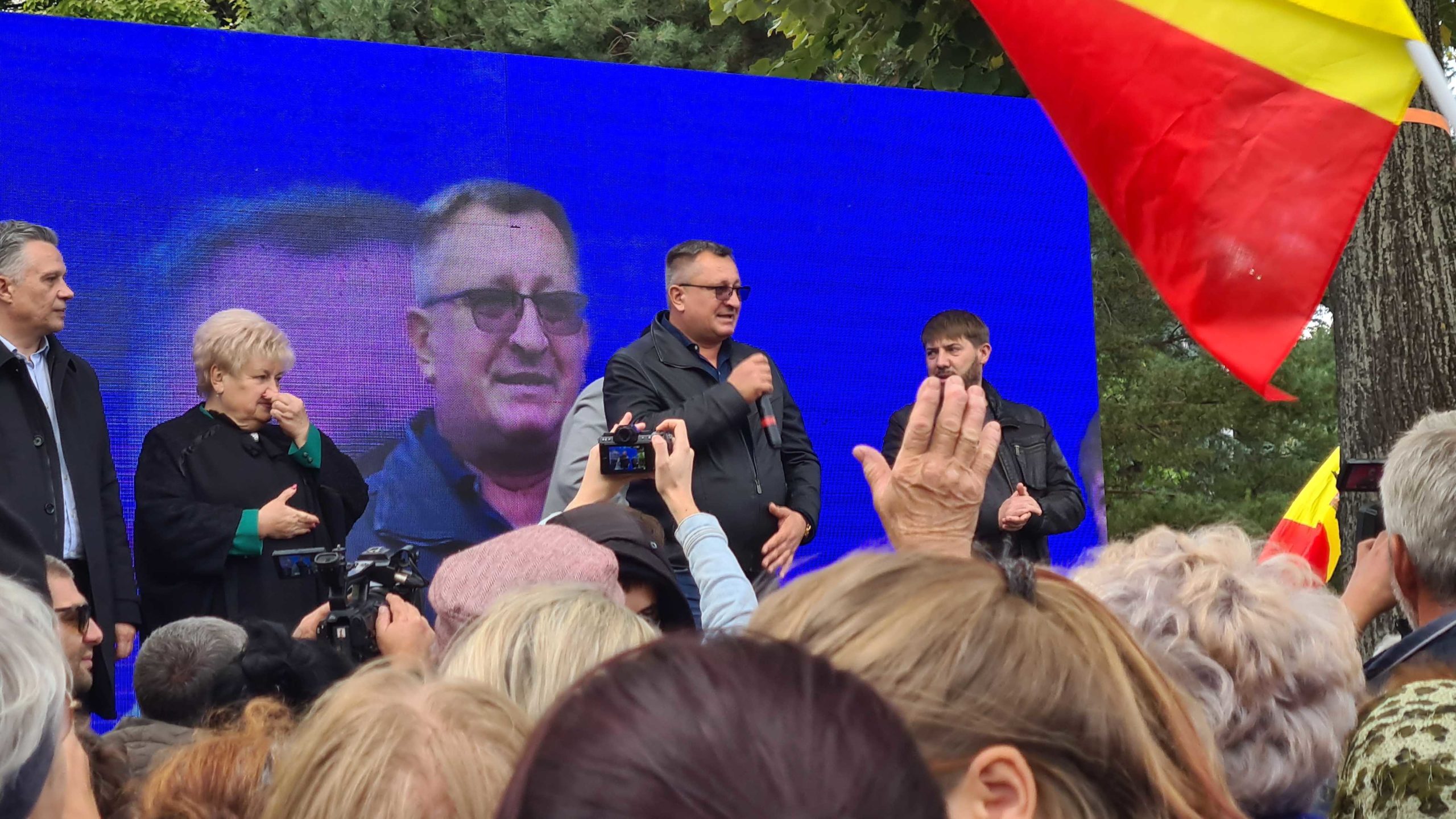 VIDEO Simpatizanții lui Șor, din nou în fața Președinției: „Jos Maia Sandu”