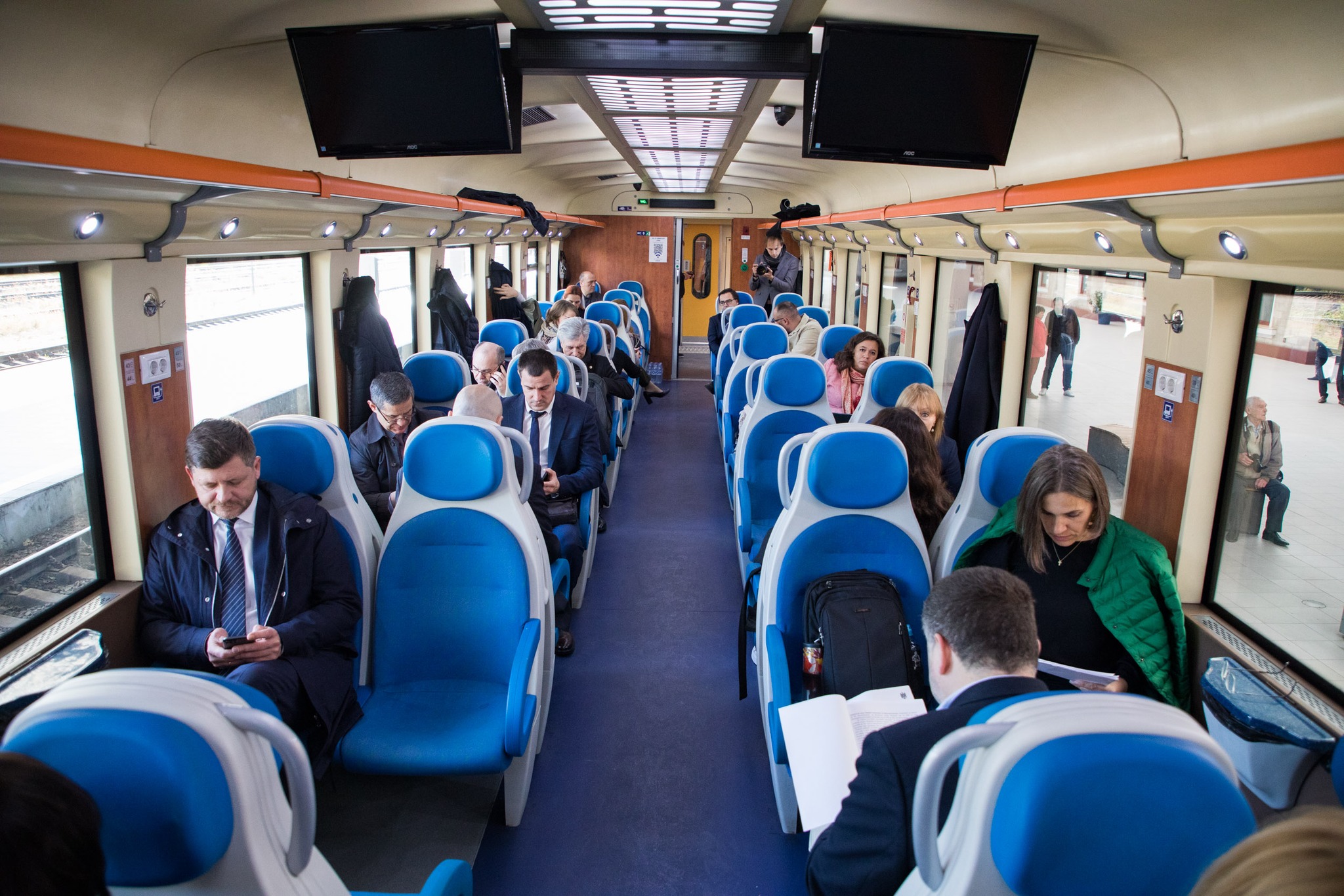 (ФОТО) Кабинет министров отправился на заседание в Унгены на поезде