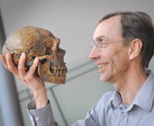 Нобелевскую премию по медицине присудили исследователю эволюции человека