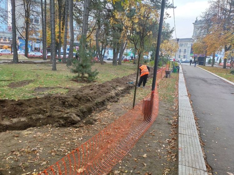 (ФОТО) В Кишиневе началась реставрация Кафедрального парка
