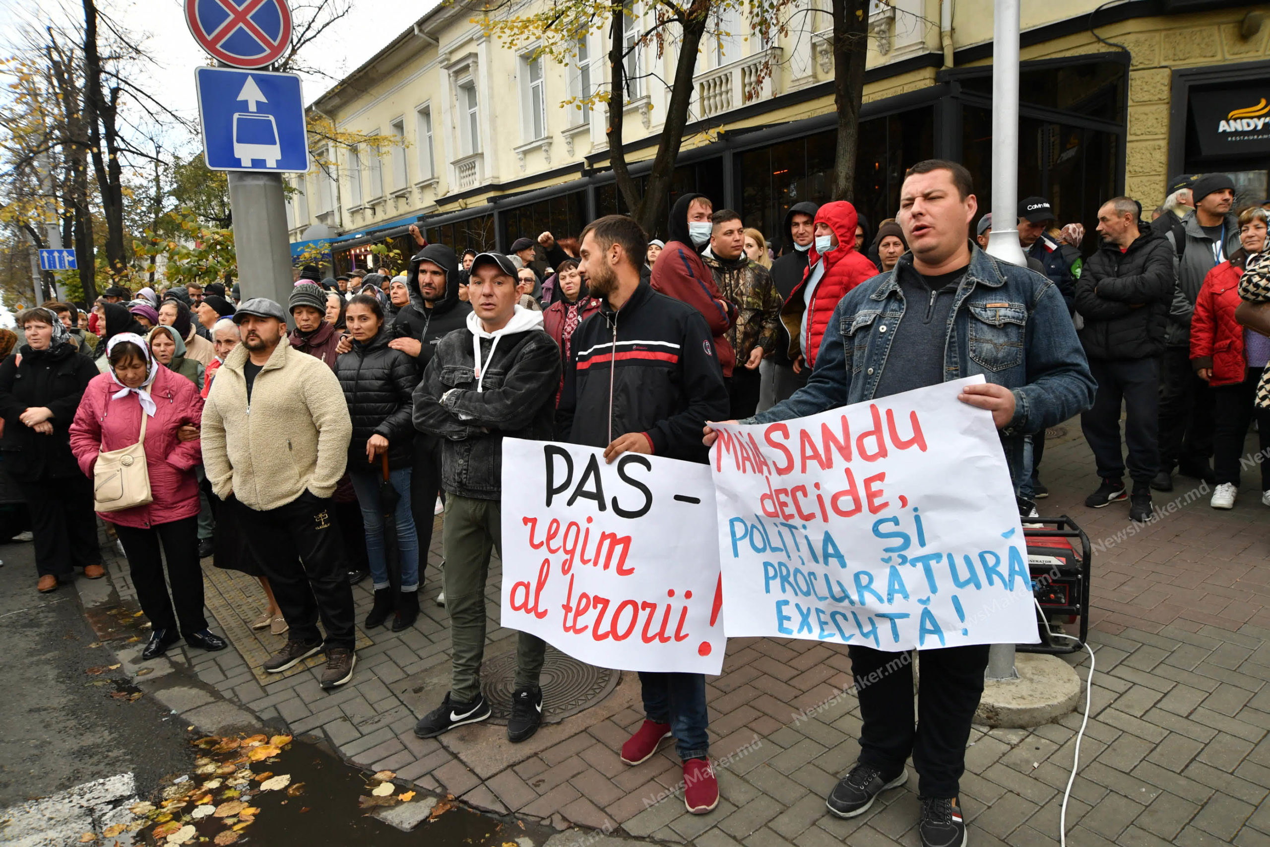 (ФОТО) Как проходил протест партии «Шор» с участием Таубер. Фоторепортаж NM