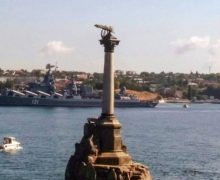 (ВИДЕО) Россия обвинила Украину в атаке на корабли Черноморского флота в Севастополе. Что говорят украинские военные