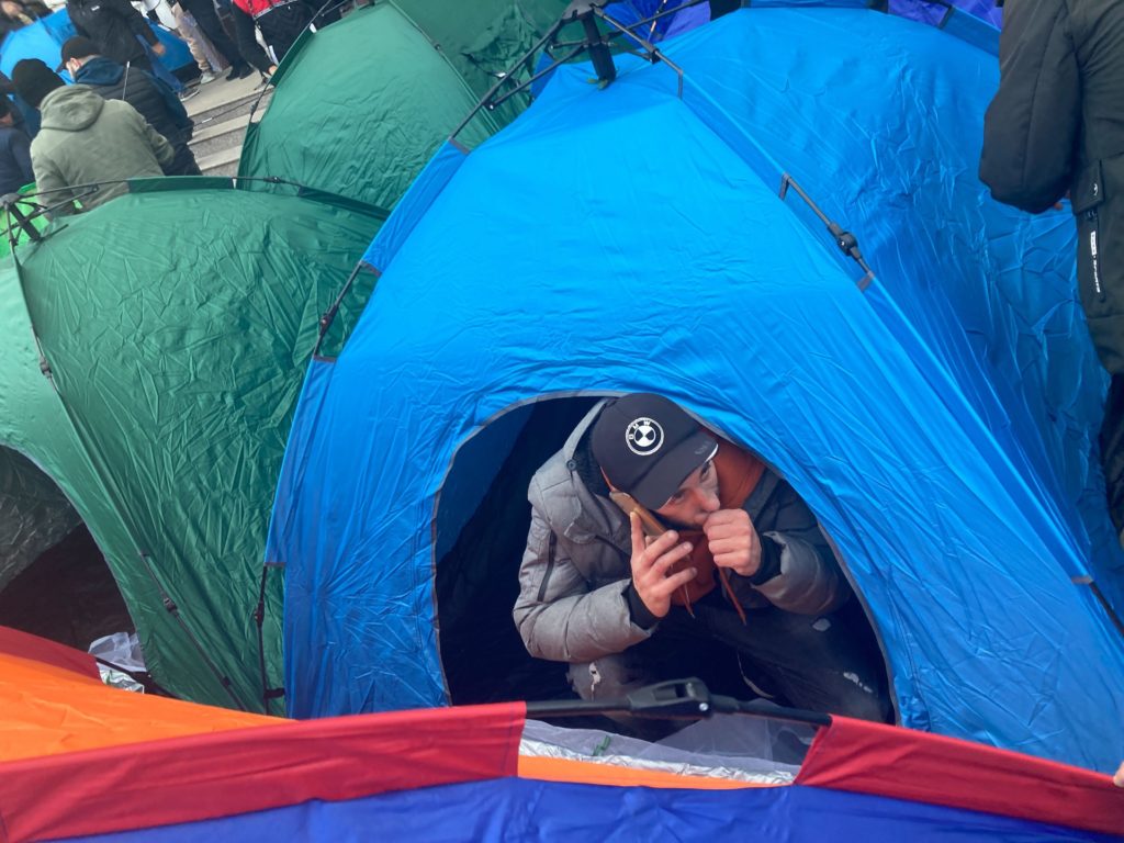 (ФОТО) Участники протеста партии «Шор» установили палатки у здания Генпрокуратуры