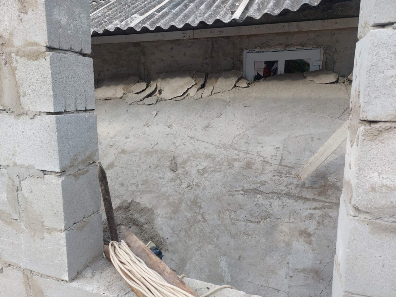 (ФОТО) В Криулянском районе на мужчину упала бетонная плита. На место прибыли три бригады спасателей