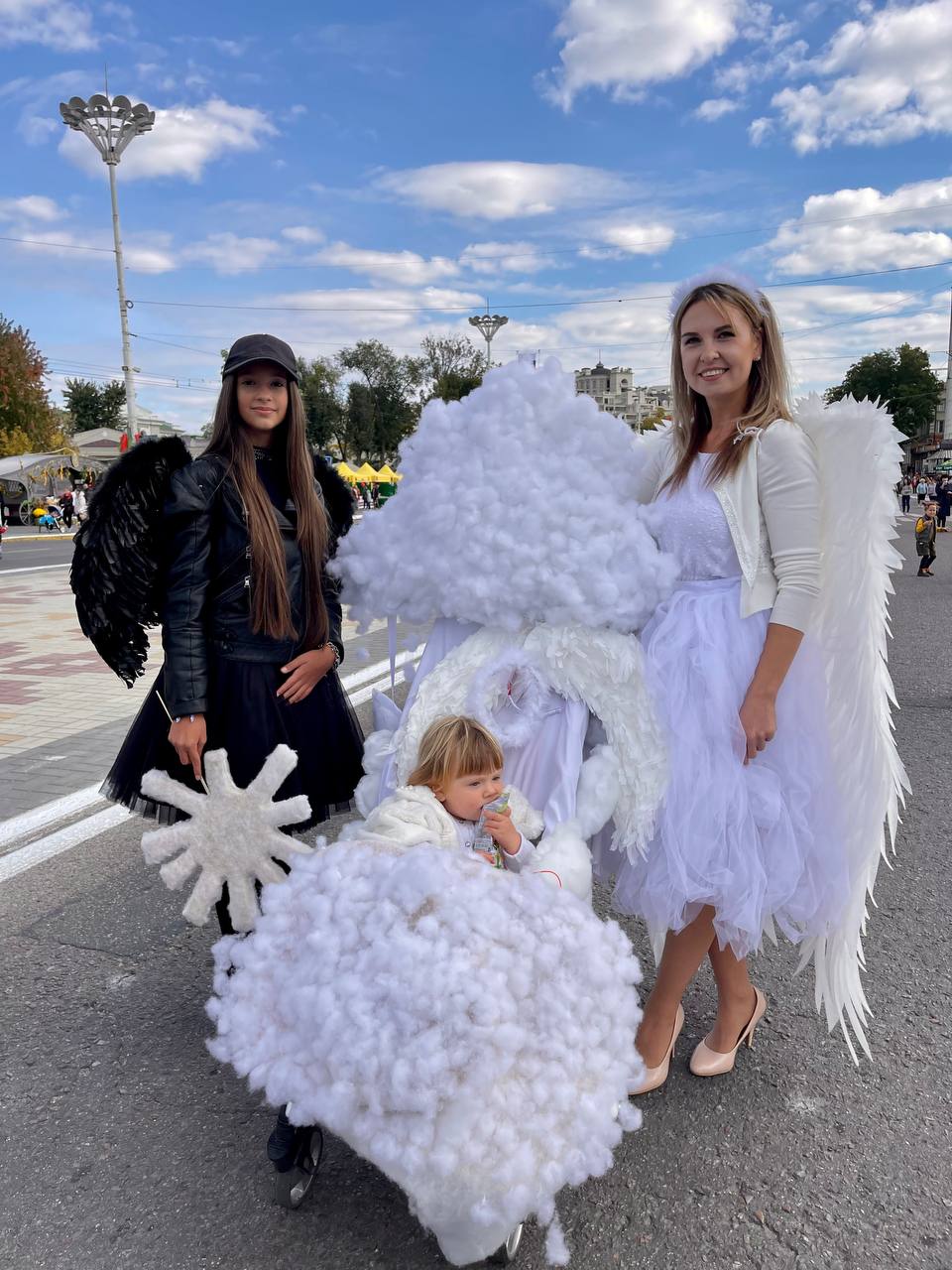 FOTO/VIDEO Harry Potter, Daenerys Targaryen sau Baba cloanța - la Tiraspol. Cum s-a desfășurat parada cărucioarelor din acest an