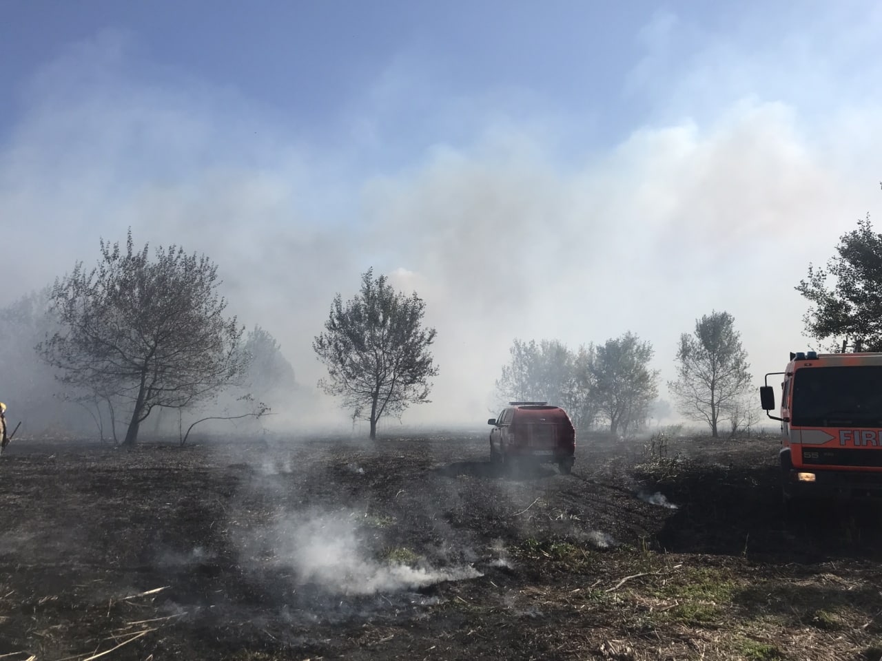 Risc excepțional de incendiu în apropierea sondelor de petrol din sudul Moldovei. Intervenția pompierilor