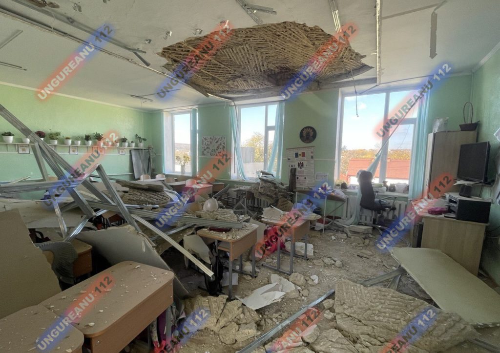 В школе в Новых Аненах на учащихся обрушился с потолка кусок штукатурки