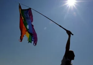 Rusia luptă cu homosexualitatea. Legea care criminalizează orice menționări publice despre persoanele LGBT+, adoptată