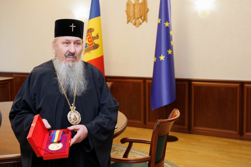 (ФОТО) Митрополит Бессарабии вручил орден президенту Санду
