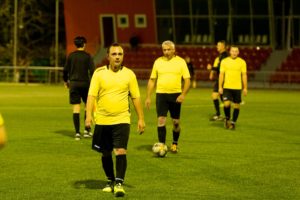 (FOTO) Din deputați - fotbaliști. Aleșii locali au a jucat un meci amical cu echipa primarilor din România