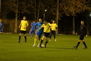 (FOTO) Din deputați - fotbaliști. Aleșii locali au a jucat un meci amical cu echipa primarilor din România
