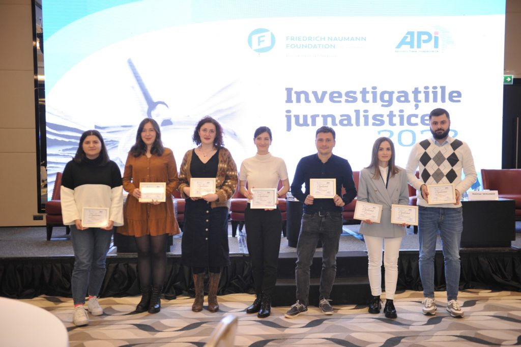 (FOTO) Corespondenta NM, premiată la concursul „Investigații Jurnalistice 2022”