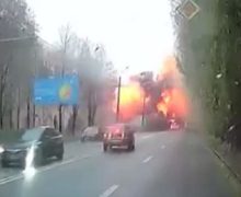 Зеленский опубликовал видео падения ракеты в Днепре