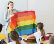 «Растление несовершеннолетних». В Молдове подписывают петицию против кампании «ЛГБТ-дети в твоей школе»