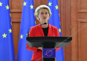 Глава Еврокомиссии предложила направить доходы от замороженных в ЕС российских активов на покупку оружия для Украины