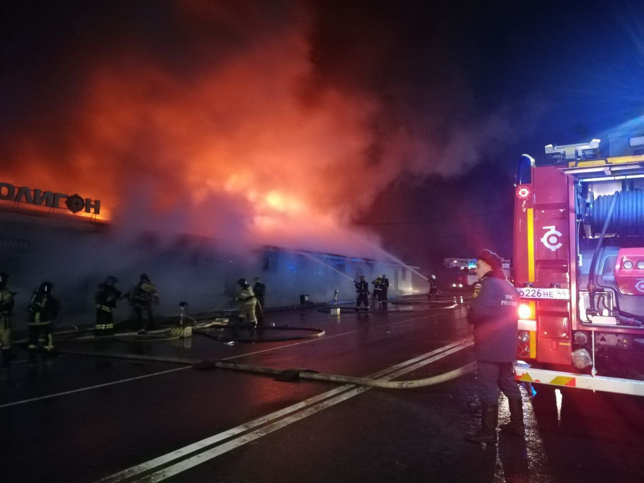 (ФОТО, ВИДЕО) В России в результате пожара в кафе погибли 13 человек