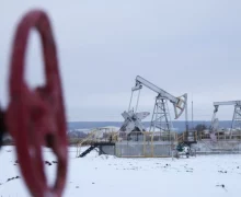 Решение стран Запада ввести потолок цен на российскую нефть вступило в силу